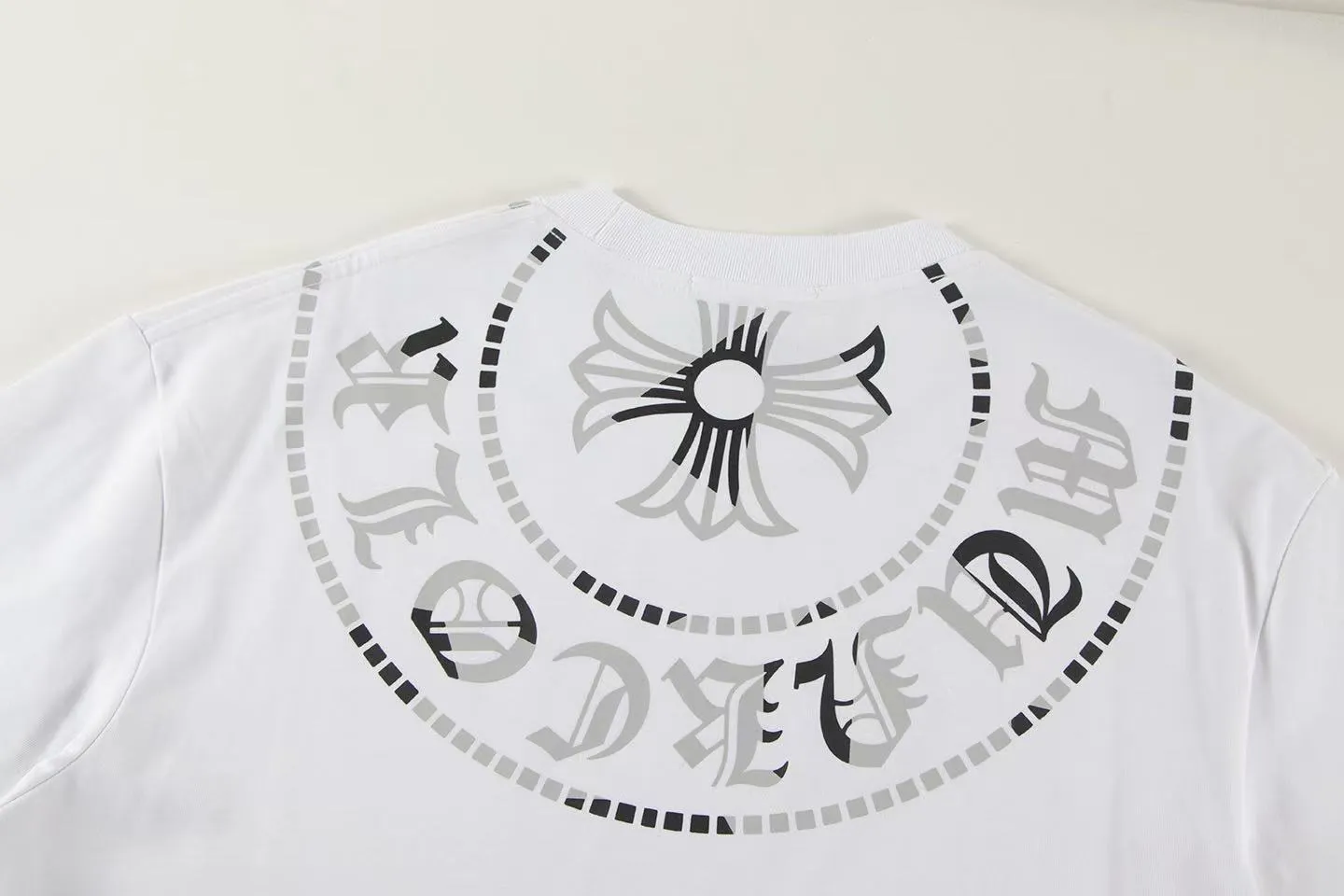 🅿️146 Style: 2025 new Croix Heart short-sleeved T-shirt Material: High version 300g double yarn combed cotton Size: S～XL Color: White Style number: Z1014